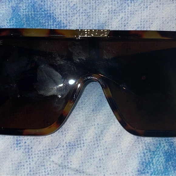 NIB Versace shades - Picture 7 of 8